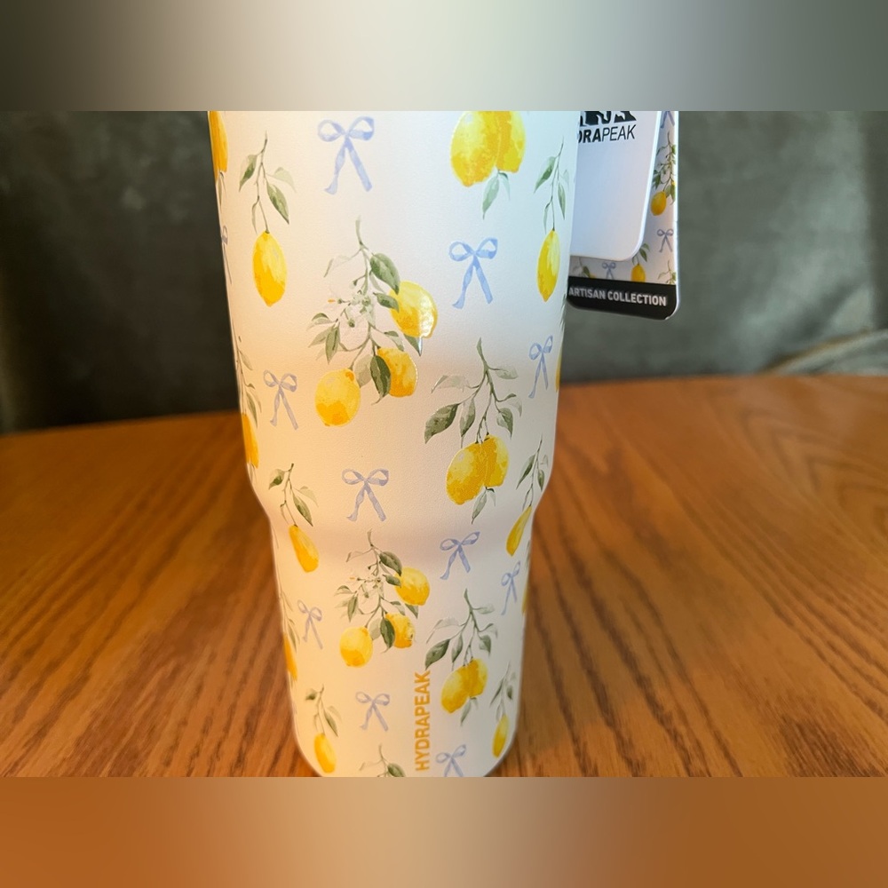 NWT Hydrapeak Artesian Collection White w/Lemons Flowers 32oz Insulated Tumbler - Picture 2 of 4